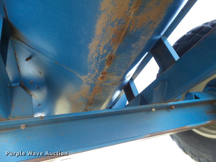 image for item DB2562 Kinze 600 grain cart