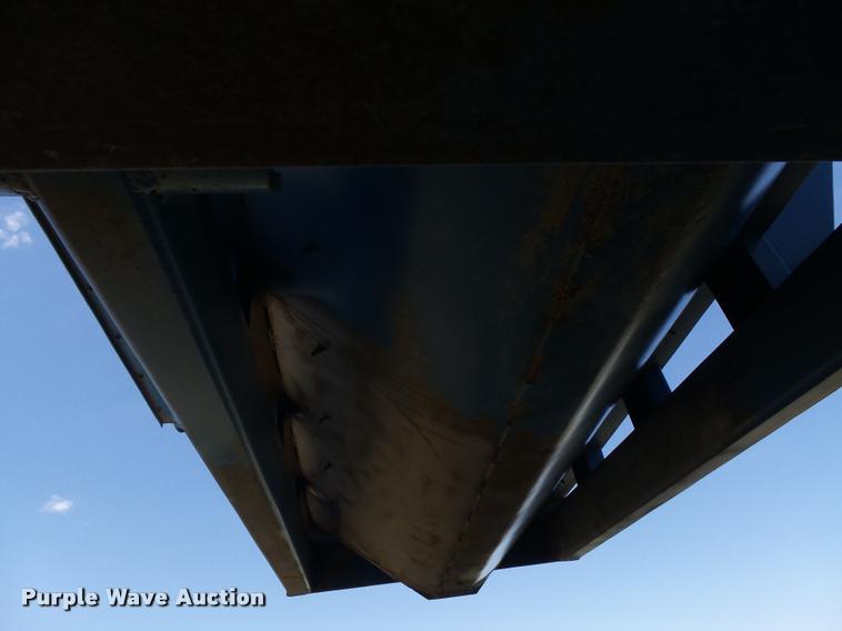 image for item DB2562 Kinze 600 grain cart