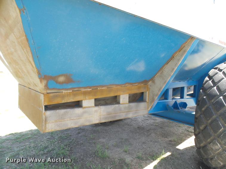 image for item DB2562 Kinze 600 grain cart