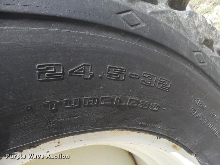 image for item DB2562 Kinze 600 grain cart