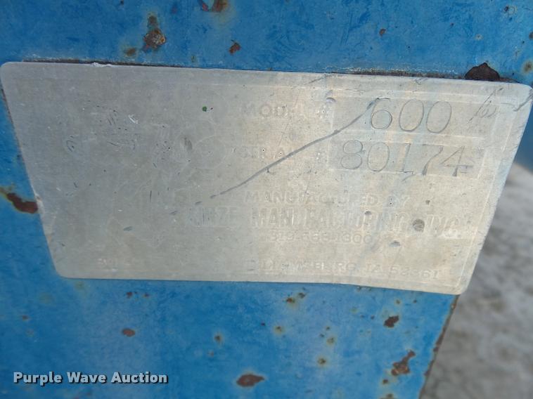 image for item DB2562 Kinze 600 grain cart