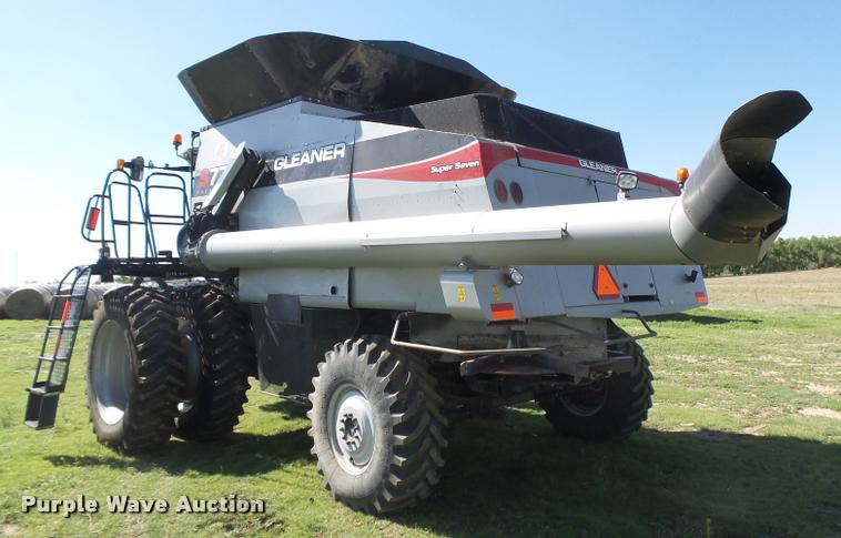 image for item DB2563 2011 Gleaner S77 Tritura Super Seven RWA combine