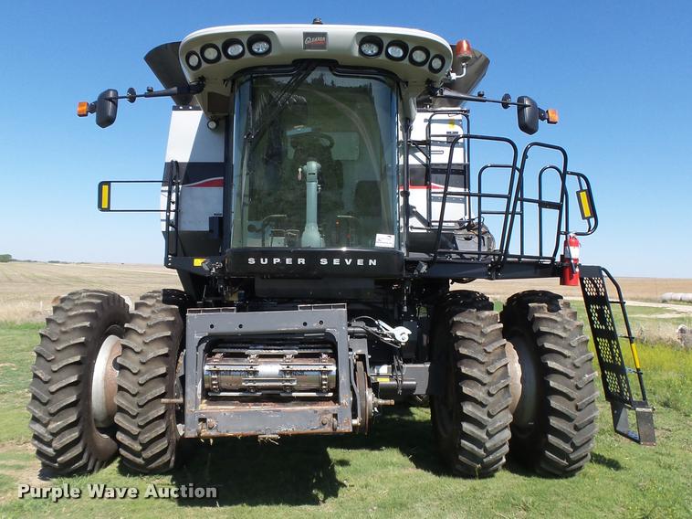 image for item DB2563 2011 Gleaner S77 Tritura Super Seven RWA combine