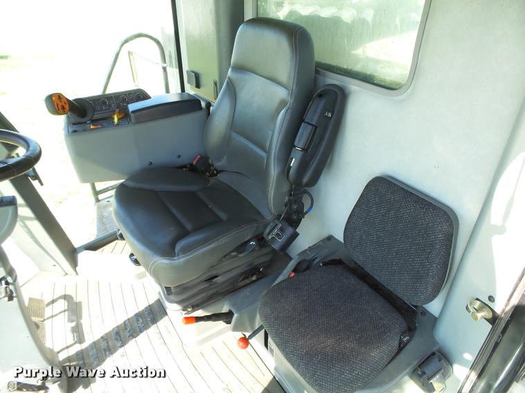 image for item DB2563 2011 Gleaner S77 Tritura Super Seven RWA combine