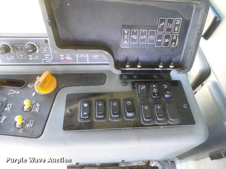 image for item DB2563 2011 Gleaner S77 Tritura Super Seven RWA combine