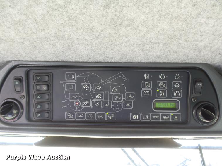 image for item DB2563 2011 Gleaner S77 Tritura Super Seven RWA combine