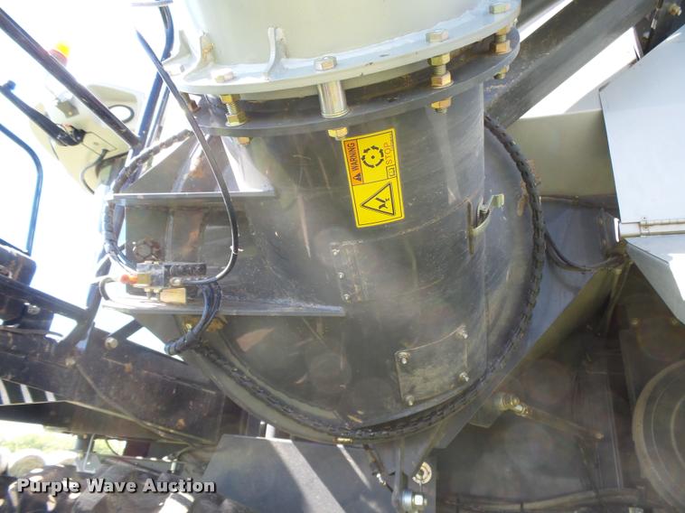 image for item DB2563 2011 Gleaner S77 Tritura Super Seven RWA combine