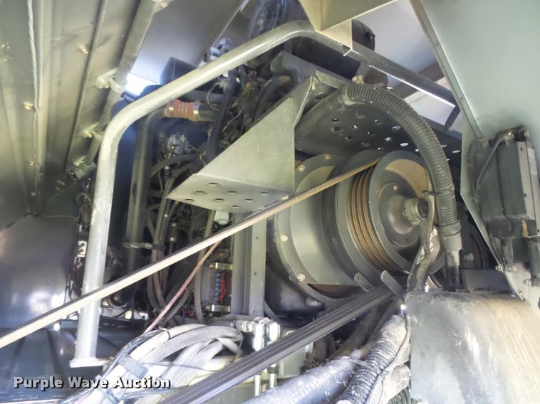 image for item DB2563 2011 Gleaner S77 Tritura Super Seven RWA combine