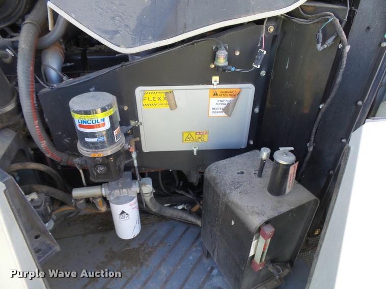 image for item DB2563 2011 Gleaner S77 Tritura Super Seven RWA combine