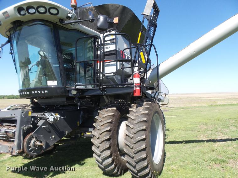 image for item DB2563 2011 Gleaner S77 Tritura Super Seven RWA combine