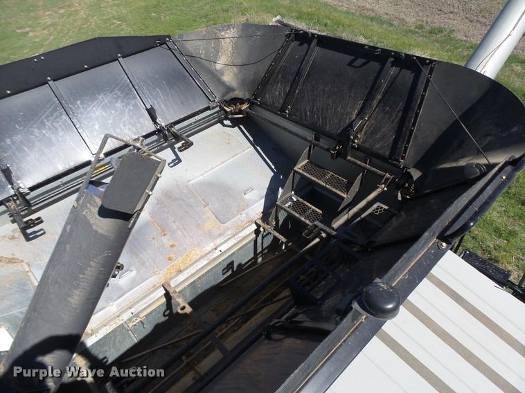 image for item DB2563 2011 Gleaner S77 Tritura Super Seven RWA combine