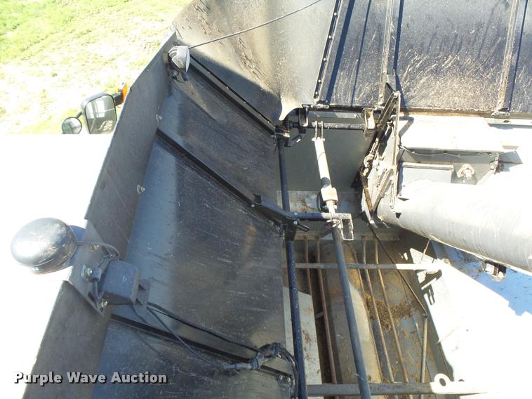 image for item DB2563 2011 Gleaner S77 Tritura Super Seven RWA combine