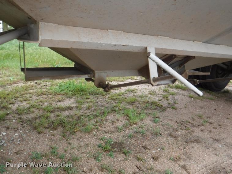 image for item DB3942 1994 Neville split hopper grain trailer