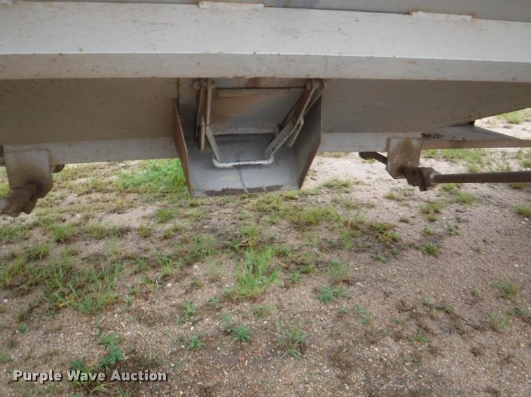 image for item DB3942 1994 Neville split hopper grain trailer