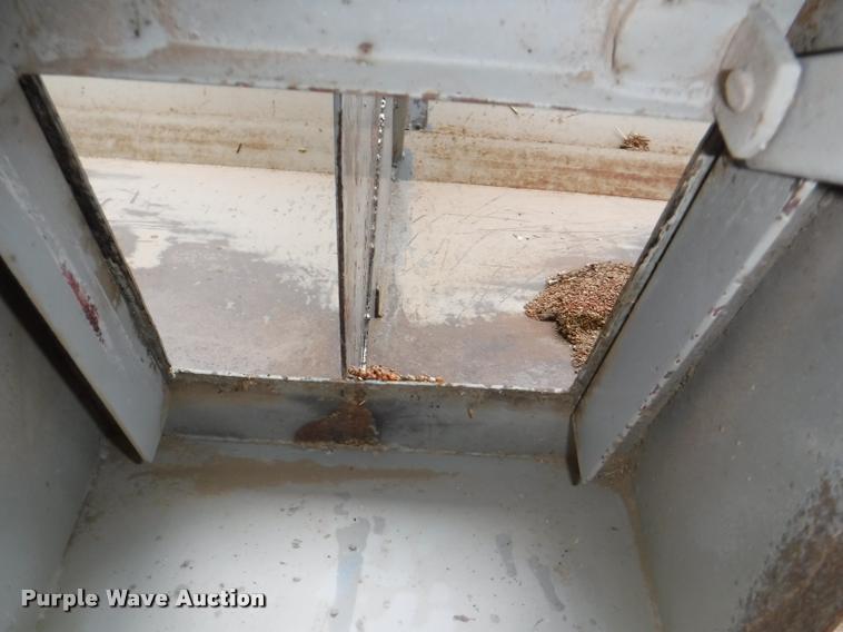 image for item DB3942 1994 Neville split hopper grain trailer