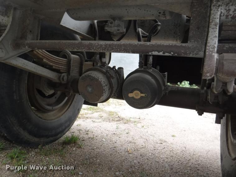 image for item DB3942 1994 Neville split hopper grain trailer