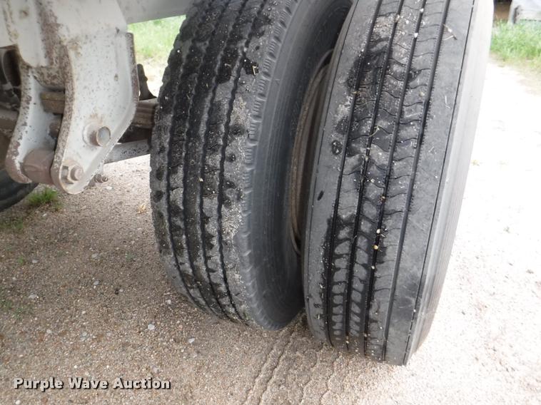 image for item DB3942 1994 Neville split hopper grain trailer