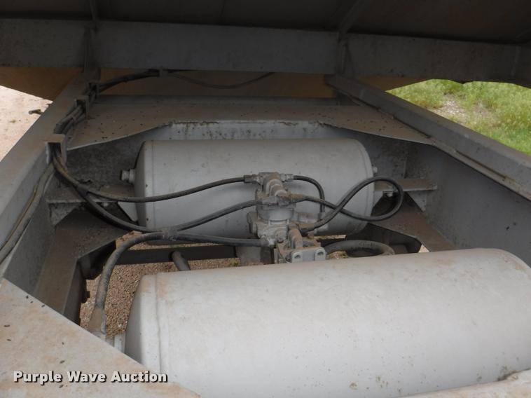 image for item DB3942 1994 Neville split hopper grain trailer