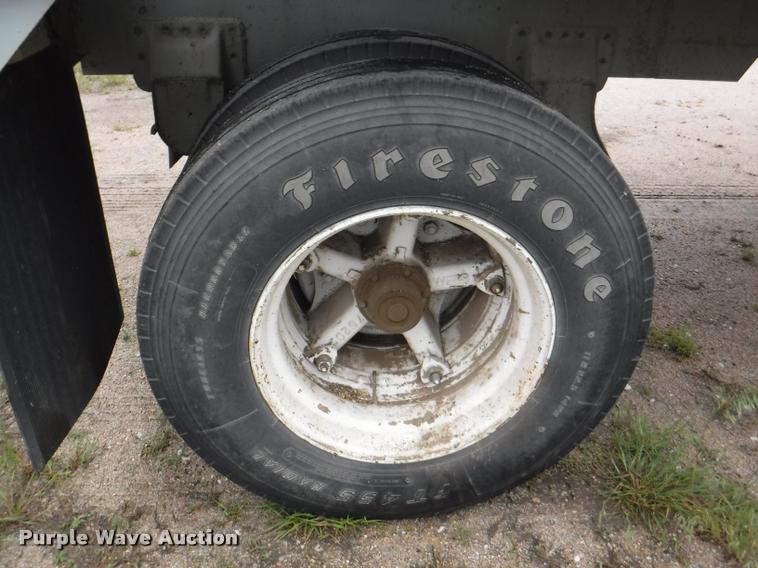 image for item DB3942 1994 Neville split hopper grain trailer