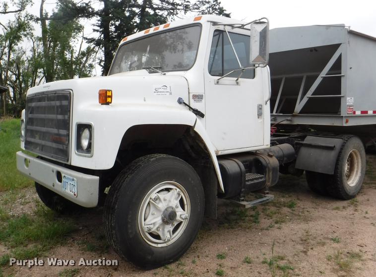 image for item DB3943 1987 International S1955 semi truck