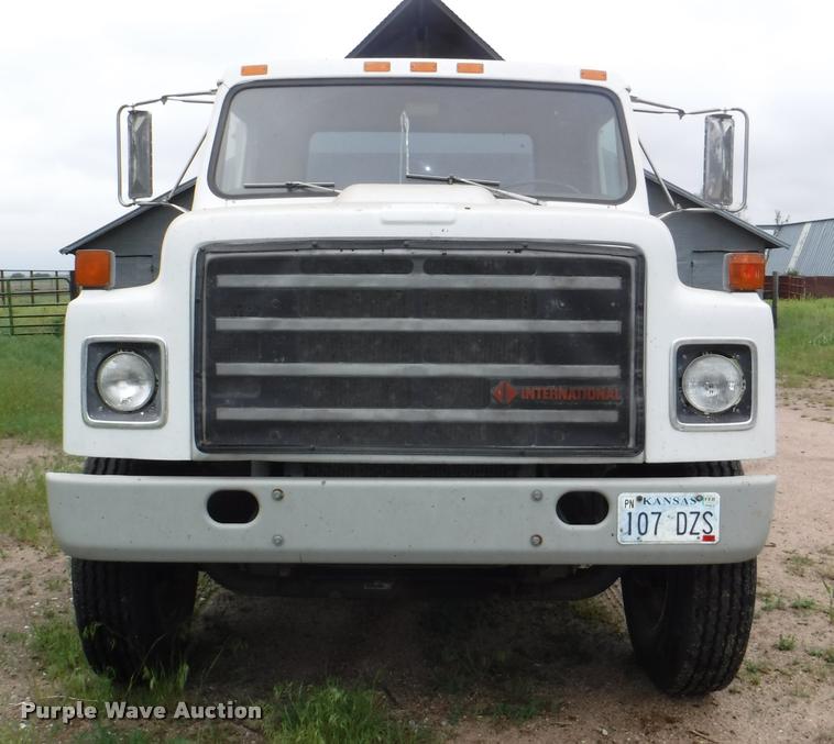 image for item DB3943 1987 International S1955 semi truck