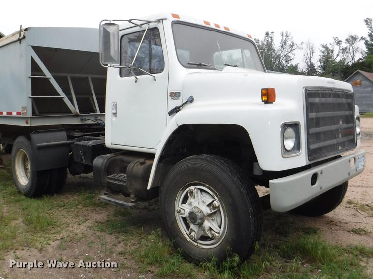 image for item DB3943 1987 International S1955 semi truck