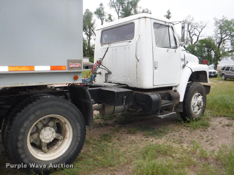 image for item DB3943 1987 International S1955 semi truck