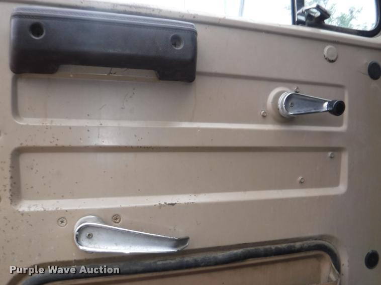 image for item DB3943 1987 International S1955 semi truck