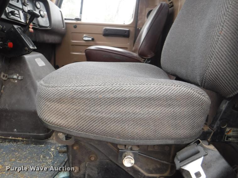 image for item DB3943 1987 International S1955 semi truck