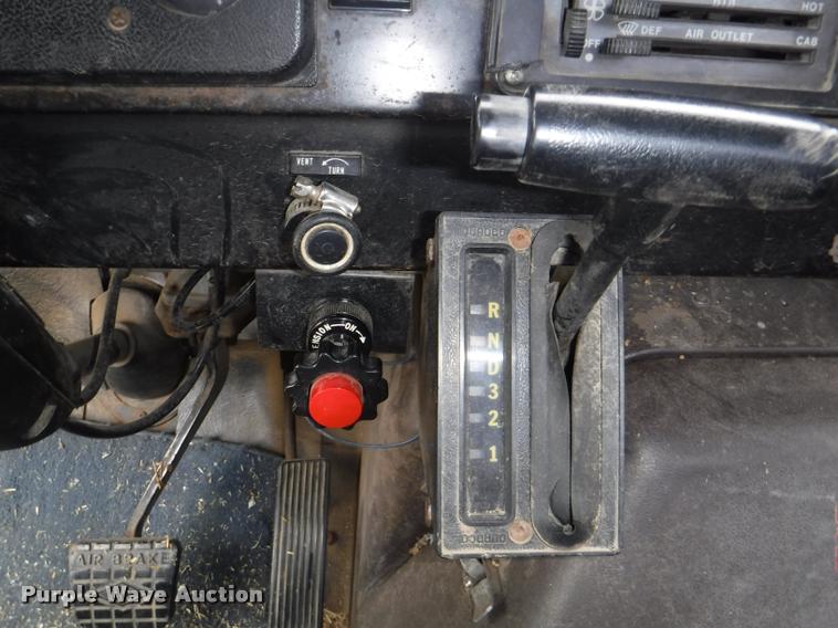 image for item DB3943 1987 International S1955 semi truck