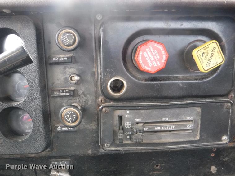 image for item DB3943 1987 International S1955 semi truck