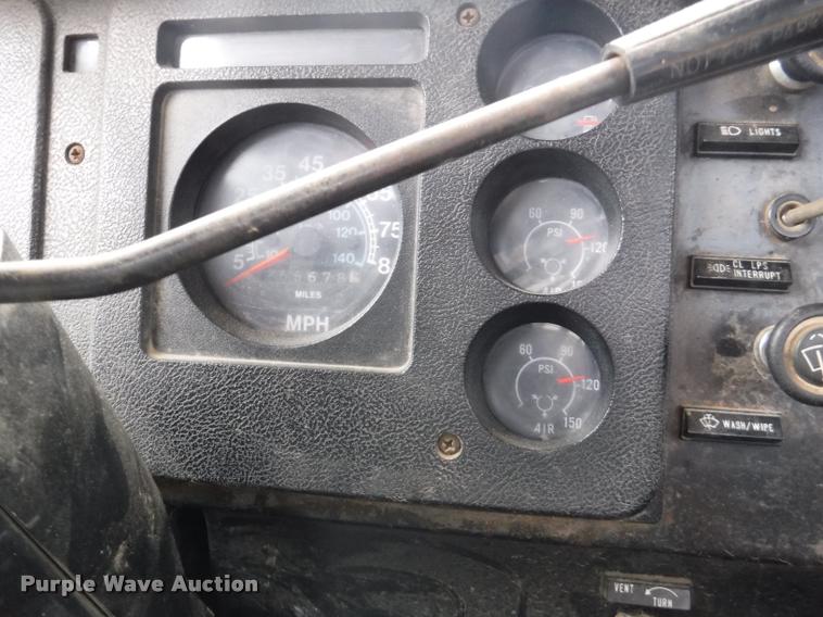 image for item DB3943 1987 International S1955 semi truck