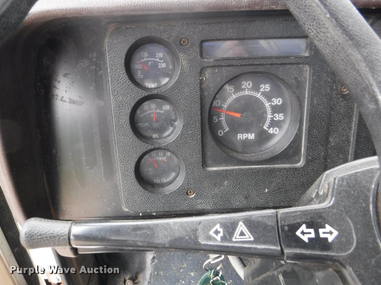 image for item DB3943 1987 International S1955 semi truck