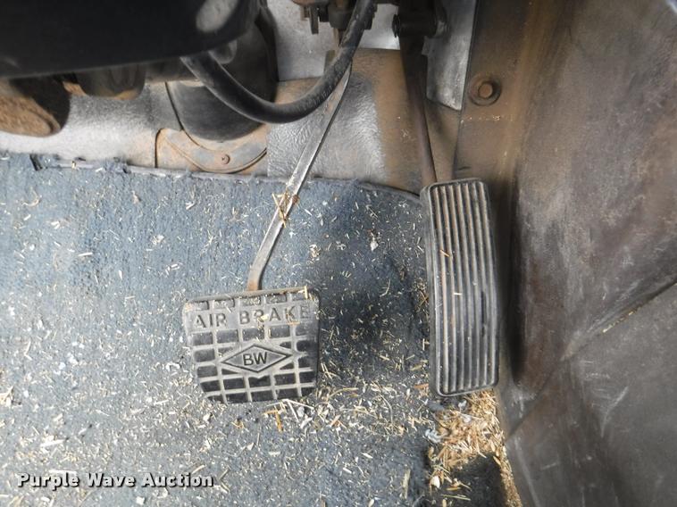 image for item DB3943 1987 International S1955 semi truck