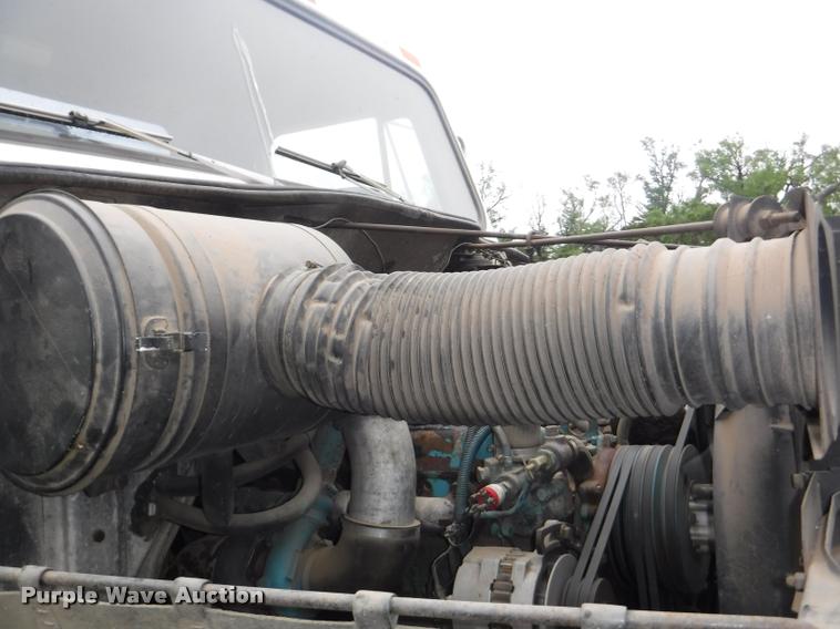 image for item DB3943 1987 International S1955 semi truck