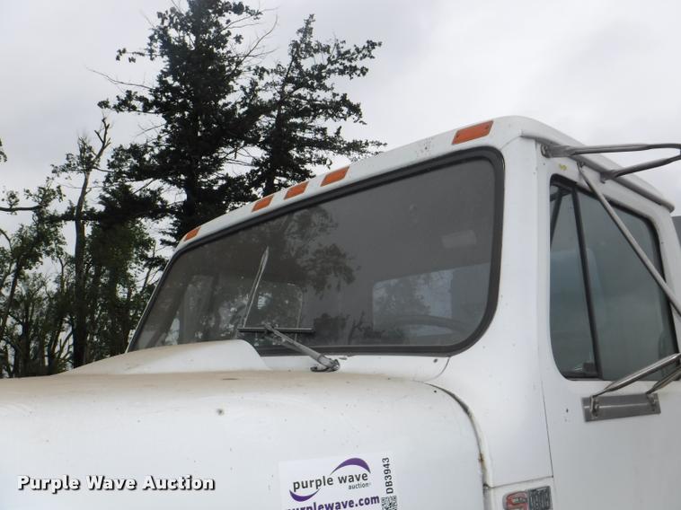 image for item DB3943 1987 International S1955 semi truck