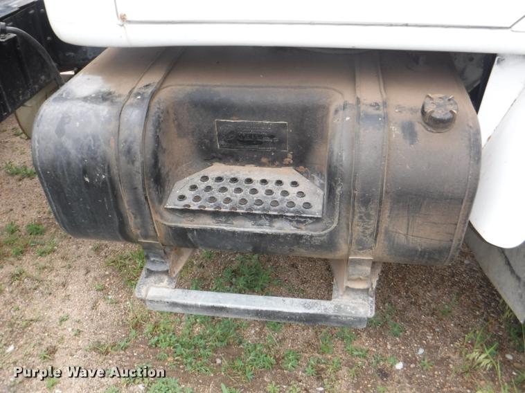 image for item DB3943 1987 International S1955 semi truck