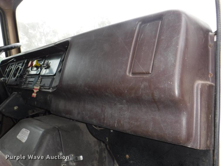 image for item DB3943 1987 International S1955 semi truck