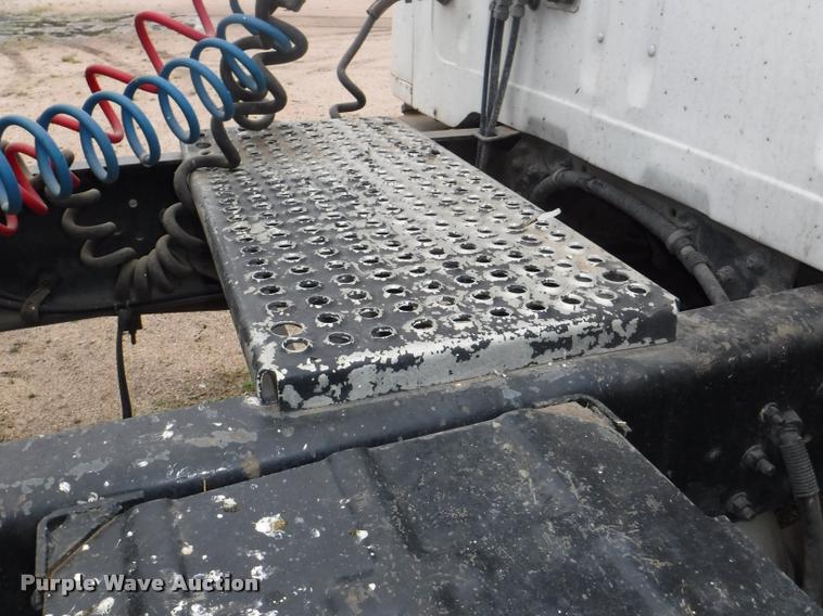 image for item DB3943 1987 International S1955 semi truck