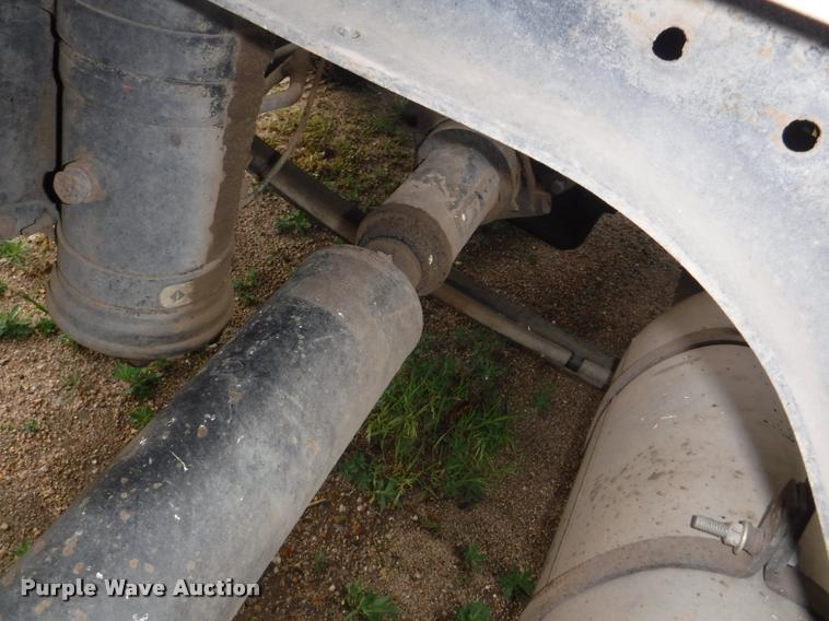 image for item DB3943 1987 International S1955 semi truck