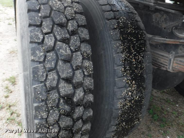 image for item DB3943 1987 International S1955 semi truck