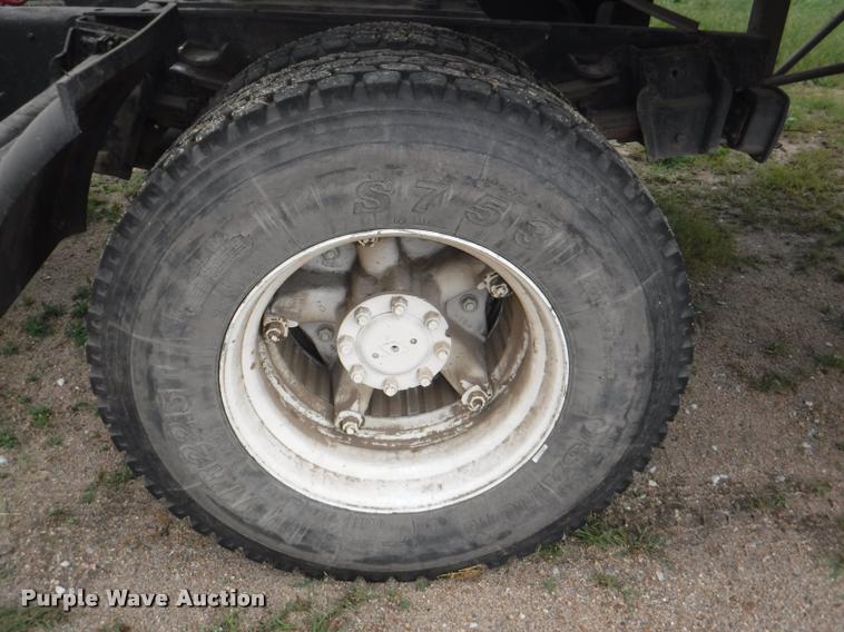 image for item DB3943 1987 International S1955 semi truck