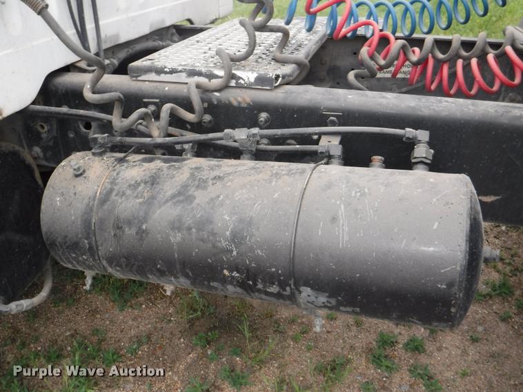 image for item DB3943 1987 International S1955 semi truck