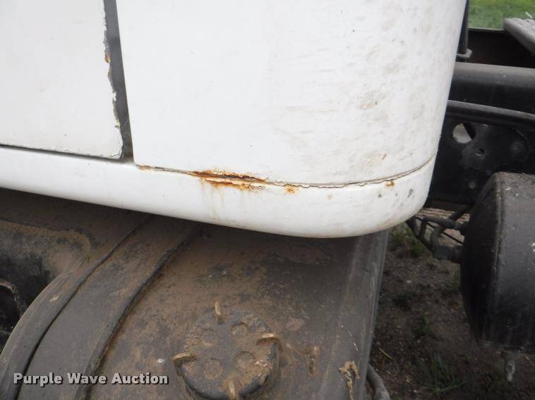 image for item DB3943 1987 International S1955 semi truck