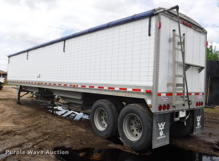 image for item DB3948 2005 Wilson DWH-500 double hopper grain trailer