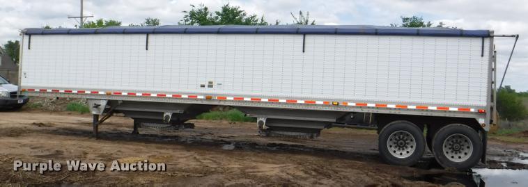 image for item DB3948 2005 Wilson DWH-500 double hopper grain trailer