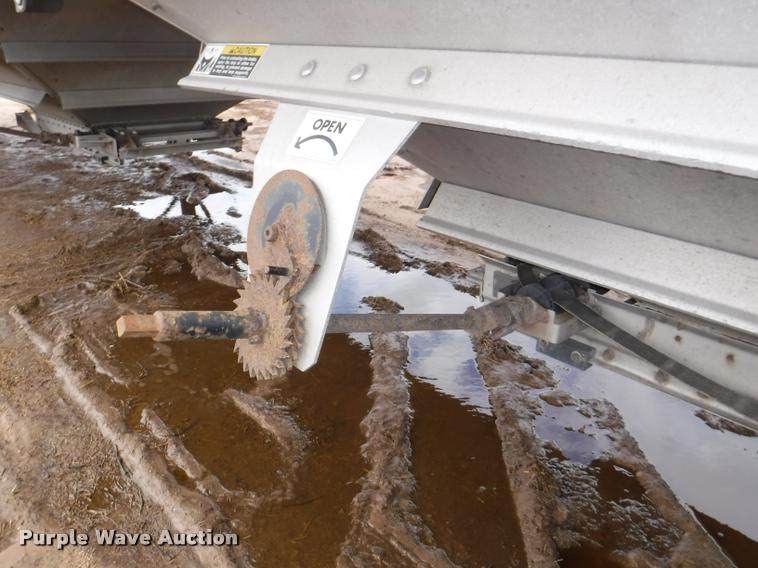 image for item DB3948 2005 Wilson DWH-500 double hopper grain trailer