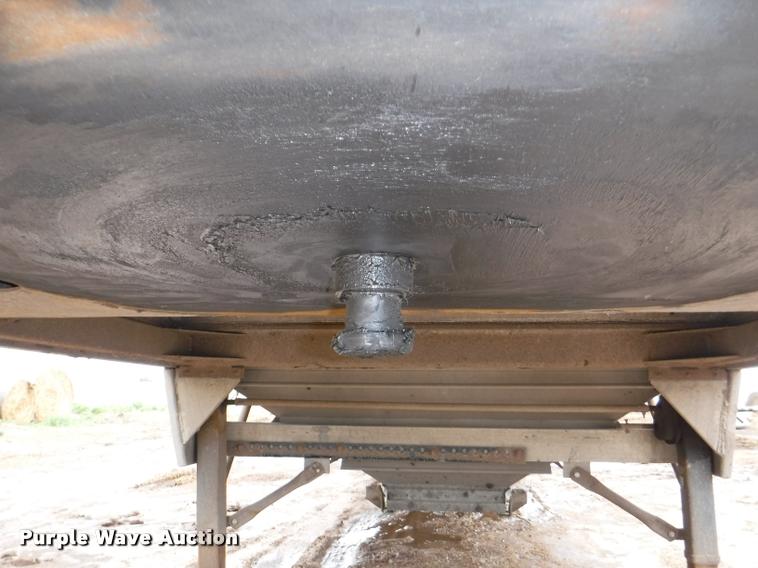 image for item DB3948 2005 Wilson DWH-500 double hopper grain trailer