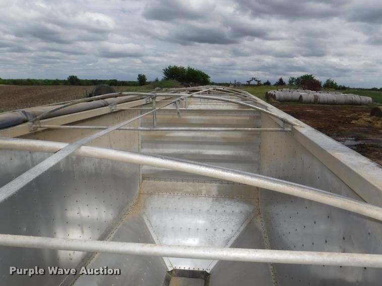 image for item DB3948 2005 Wilson DWH-500 double hopper grain trailer