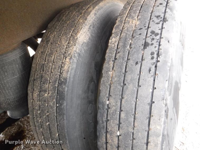 image for item DB3948 2005 Wilson DWH-500 double hopper grain trailer